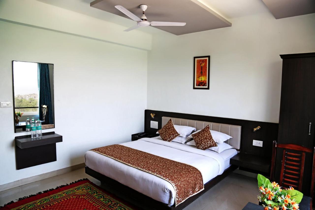 Narayans Leela Inn Udaipur Buitenkant foto