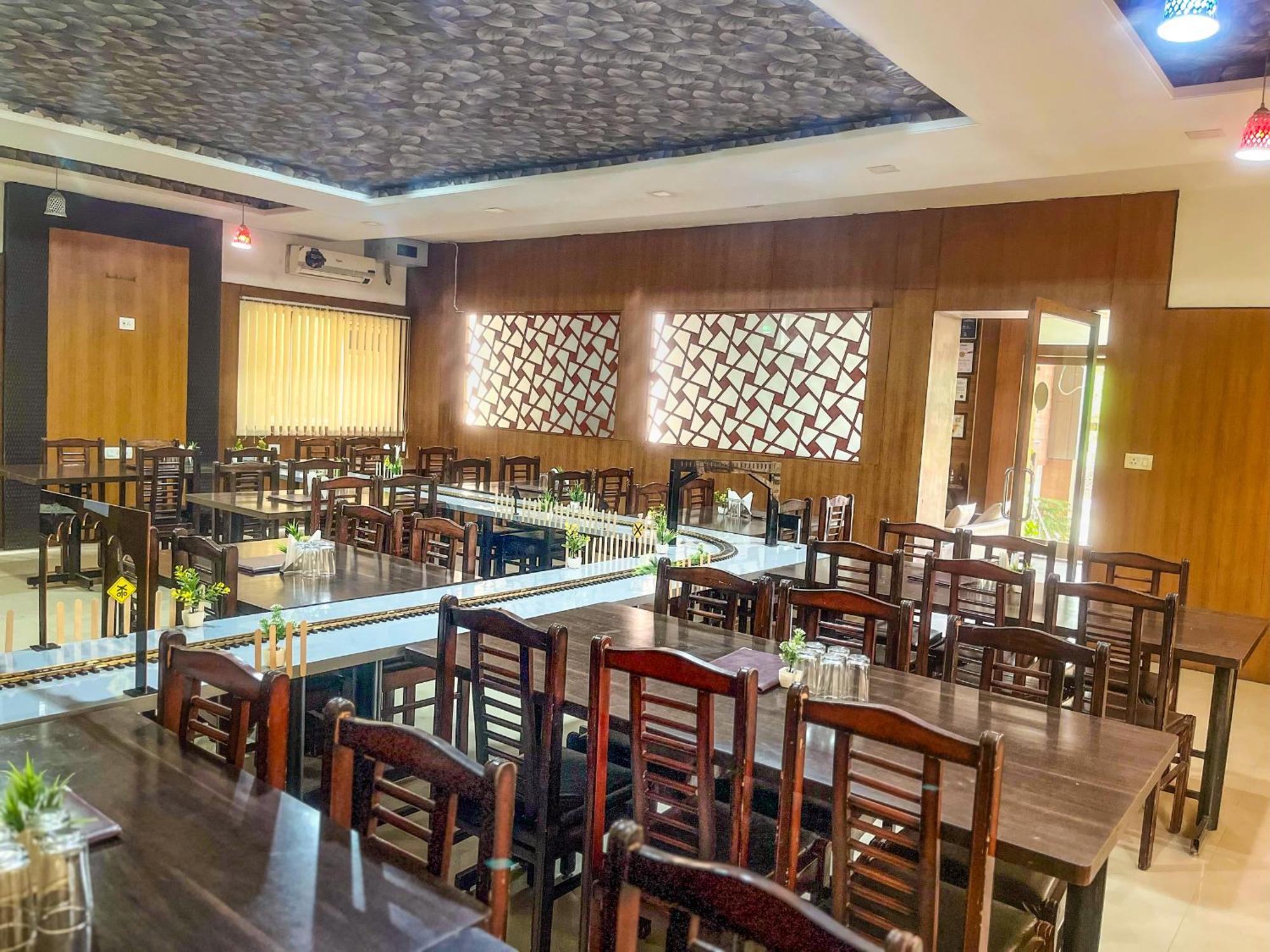 Narayans Leela Inn Udaipur Buitenkant foto