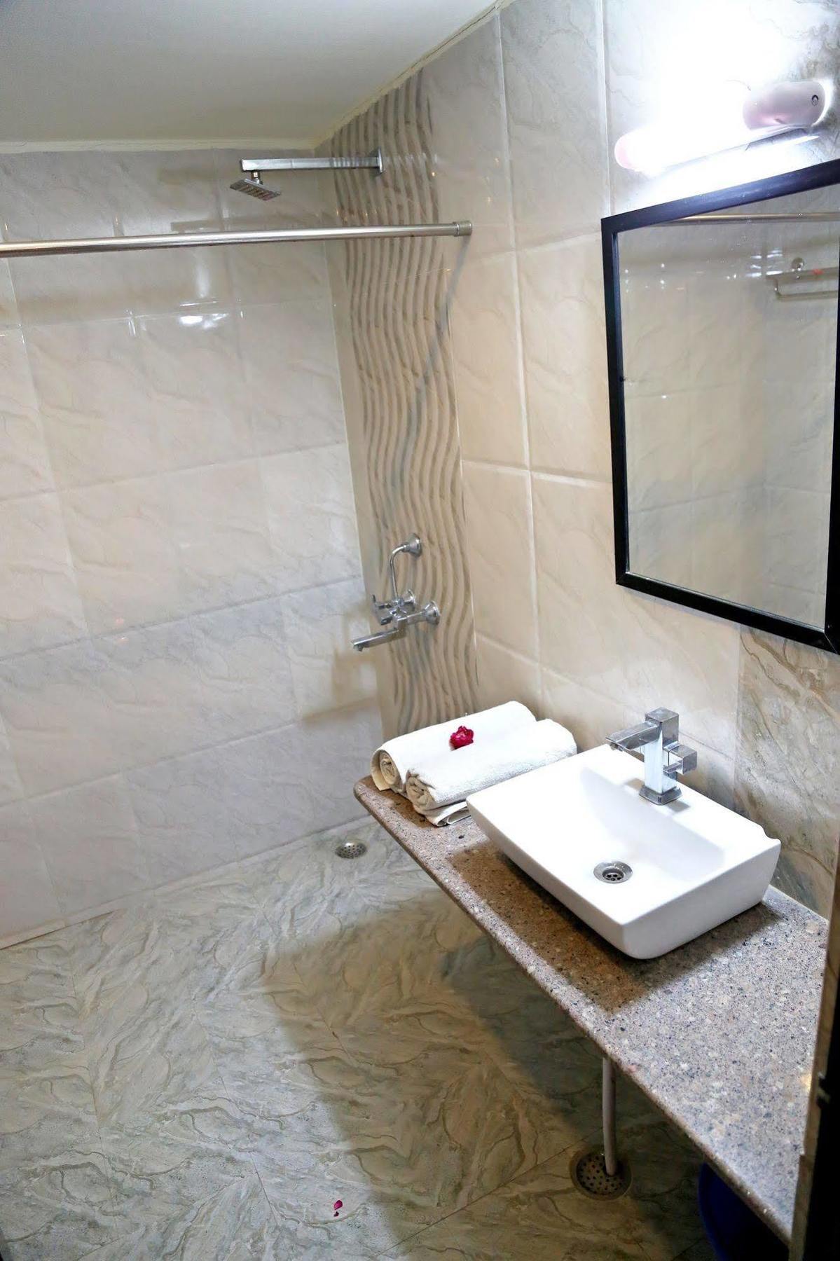 Narayans Leela Inn Udaipur Buitenkant foto
