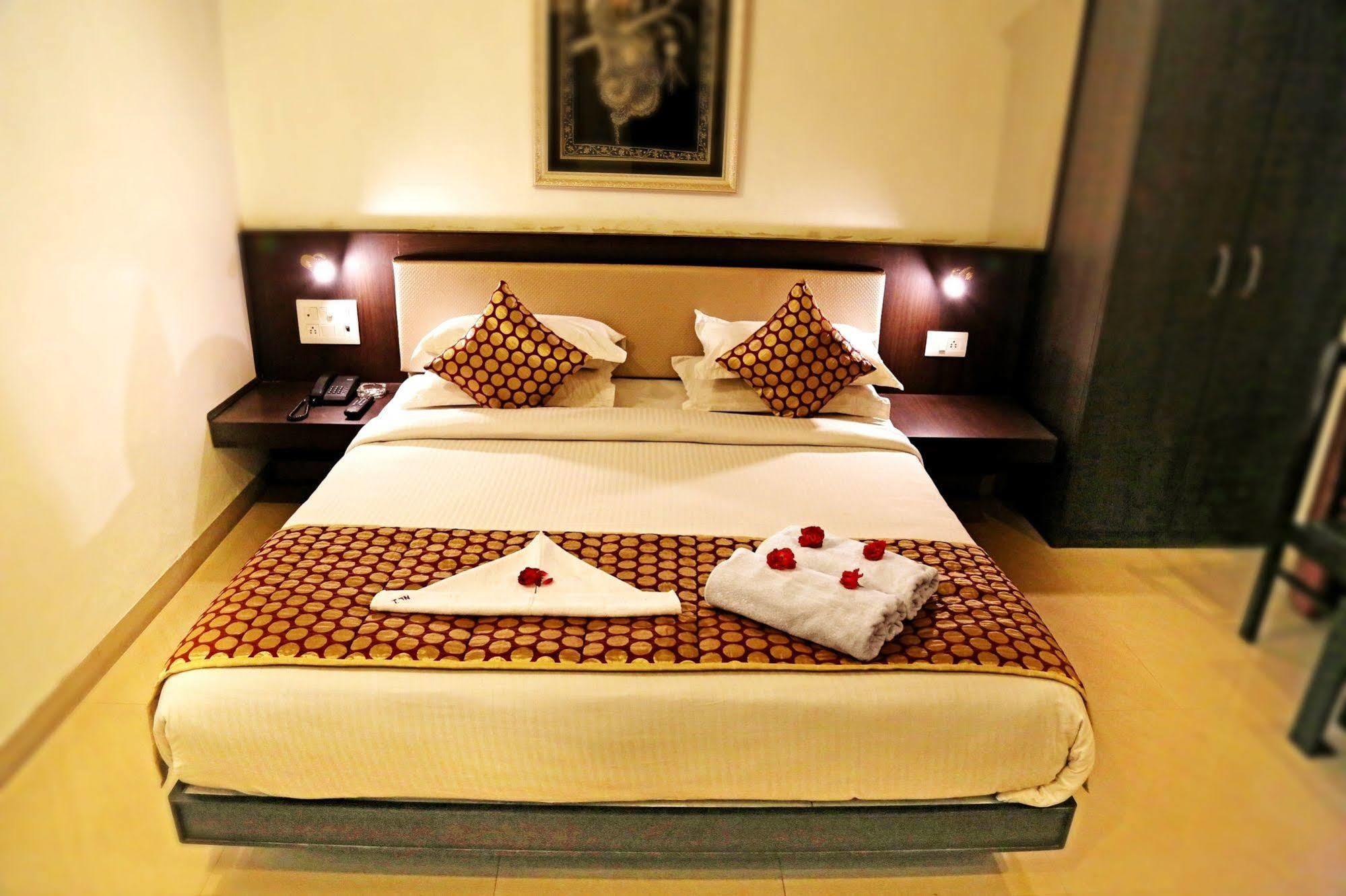 Narayans Leela Inn Udaipur Buitenkant foto