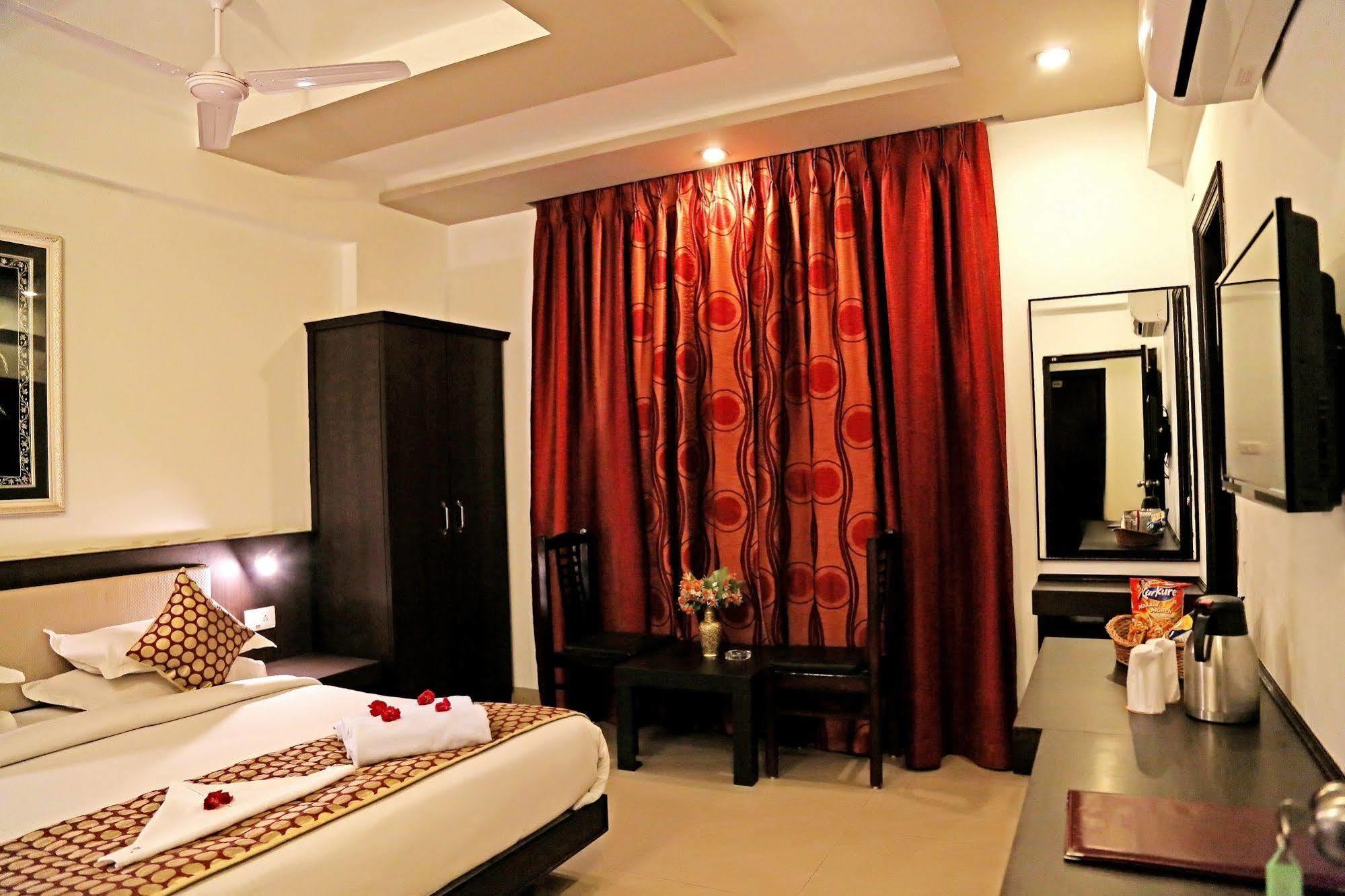 Narayans Leela Inn Udaipur Buitenkant foto